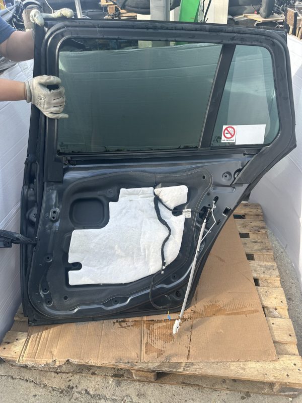 2016 BMW 5 SERIES F11 ESTATE REAR DRIVER SIDE RIGHT DOOR - Image 2
