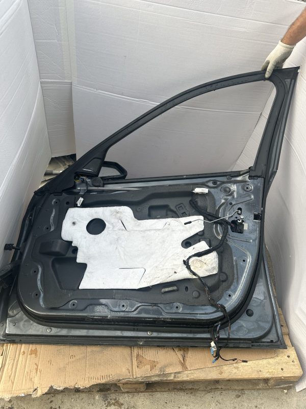 BMW 5 SERIES DOOR FRONT DRIVERS SIDE OFFSIDE RH 2011 5 DOOR ESTATE - Image 2