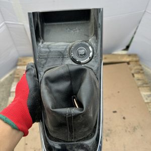 NISSAN PULSAR 2016 CENTRE CONSOLE TRIM GEARSTICK SURROUND TRIM GAITER 9930150