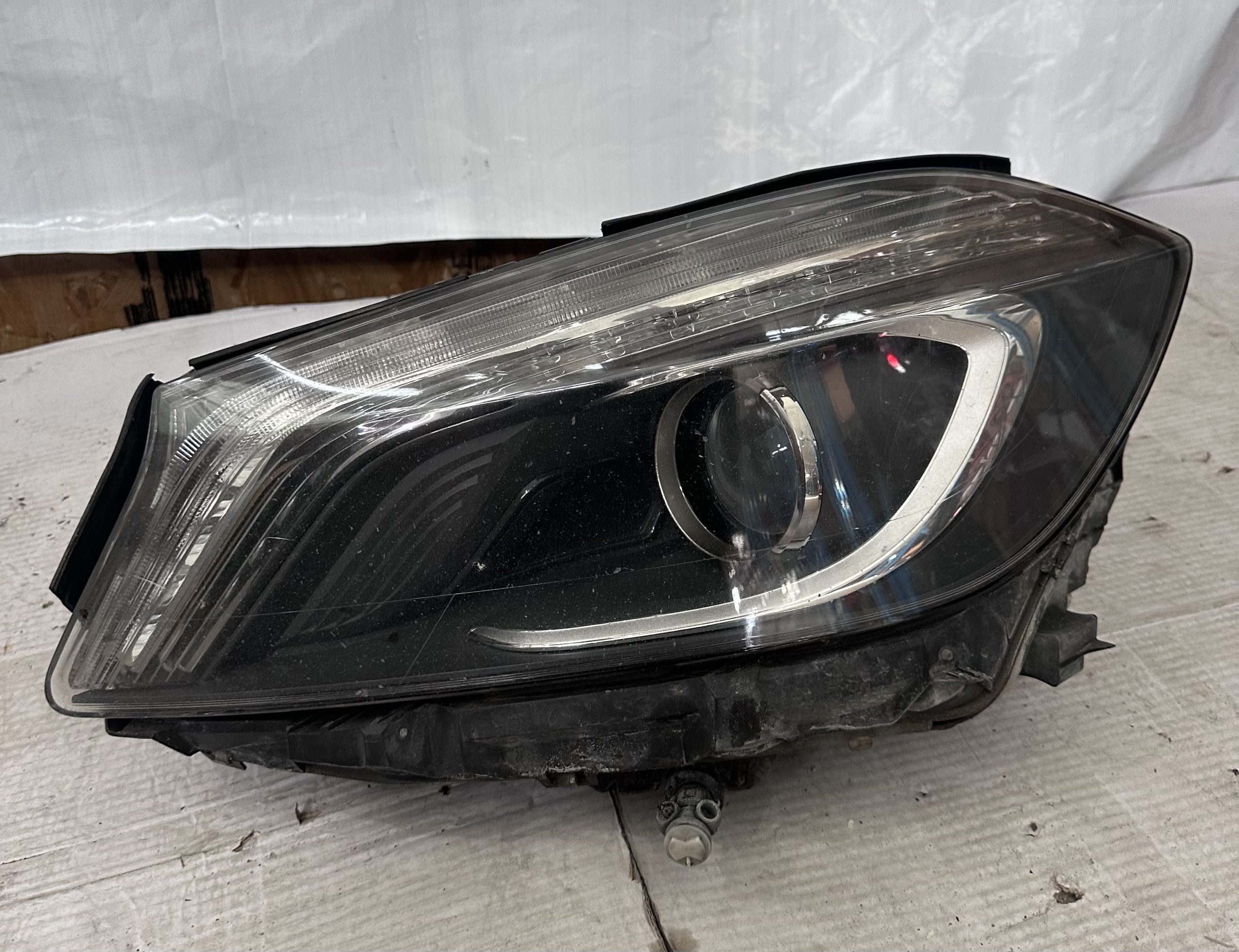 MERCEDES A CLASS MK3 W176 DRIVER SIDE RIGHT FRONT HEADLIGHT XENON A1768202061KZ