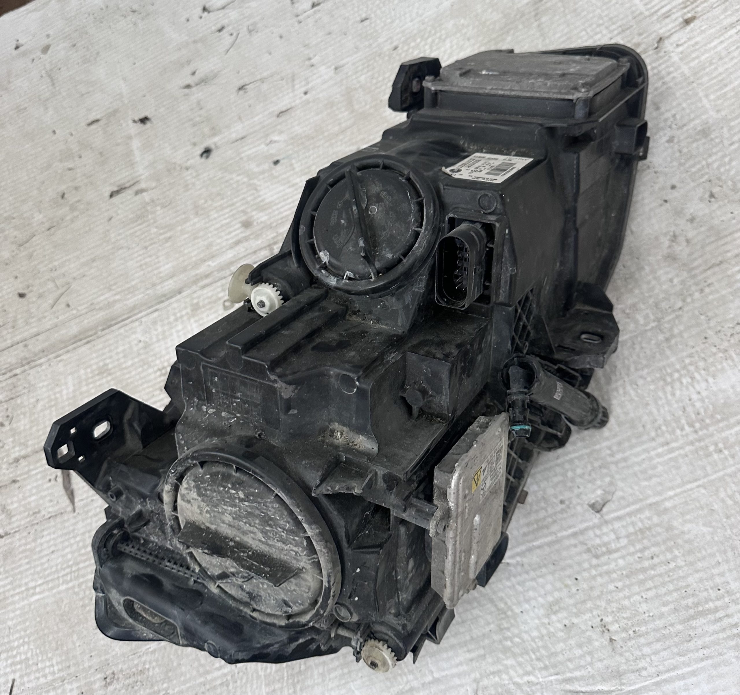 MERCEDES A CLASS MK3 W176 DRIVER SIDE RIGHT FRONT HEADLIGHT XENON A1768202061KZ - Image 2