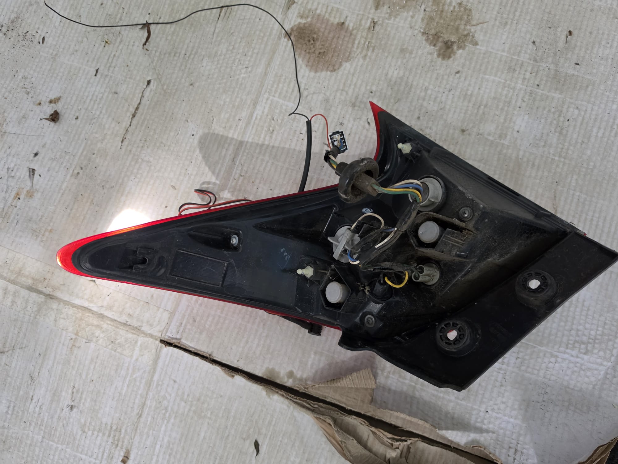 14-18 NISSAN PULSAR O/S DRIVER SIDE REAR LIGHT 2016 - Image 2