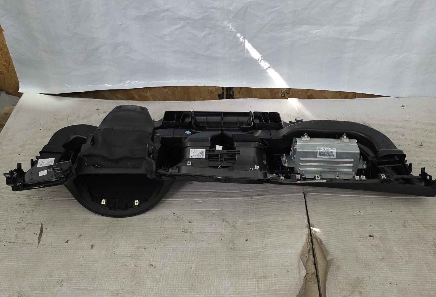 2009–2016 BMW Z4 MK2 E89 DASHBOARD PANEL WITH PASSENGER AIRBAG GENUINE - Image 2