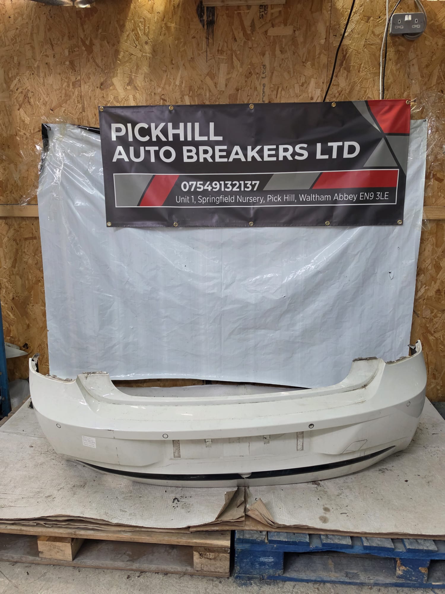 2011-2015 F20 BMW 1 SERIES REAR BUMPER WHITE 5 DOOR HATCHBACK 300 WHITE