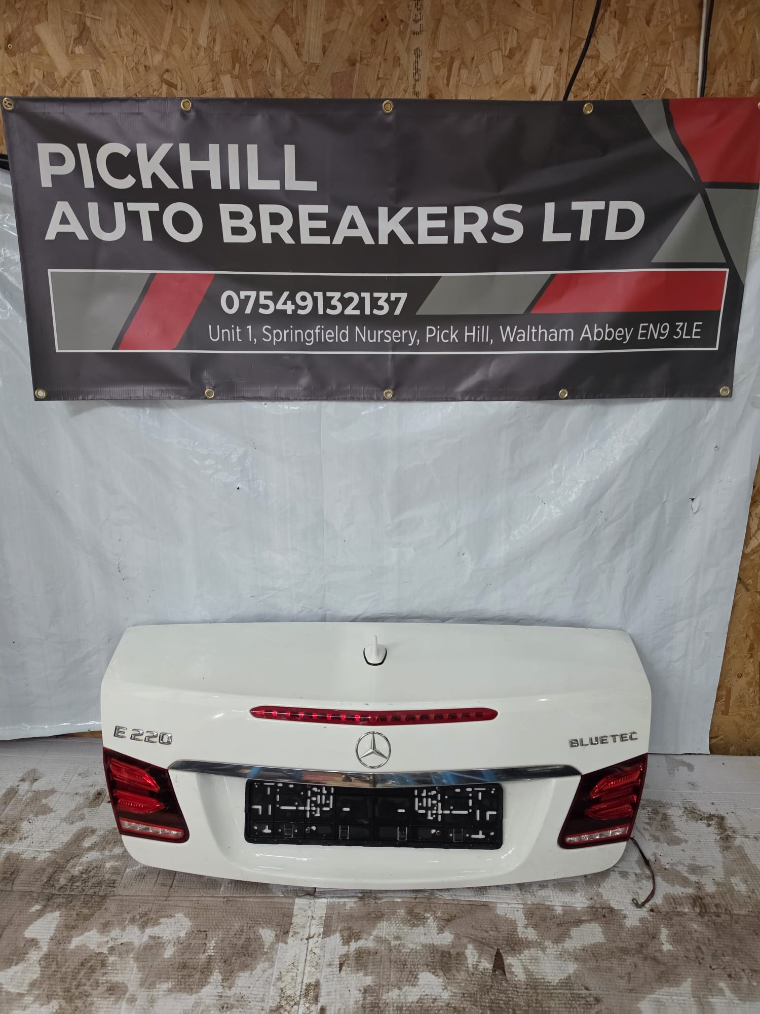 Mercedes E Class Coupe 09-17 C207 White Bootlid & Inner Rear Lights