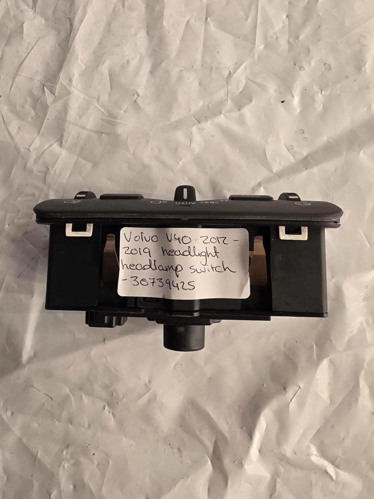 VOLVO V40 2012-2019 AUTO HEADLIGHT & BOOT SWITCH CONTROL PANEL 30739425 - Image 2