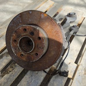 BMW 123D E82 FRONT WHEEL HUB PASSENGER SIDE 2008 677320904