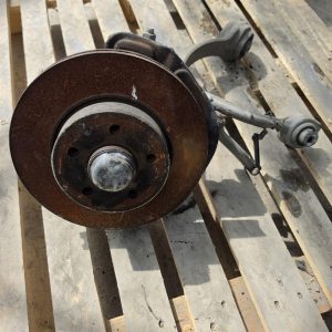 MERCEDES E CLASS W212 2012 LEFT FRONT WHEEL HUB AND ARM A21207