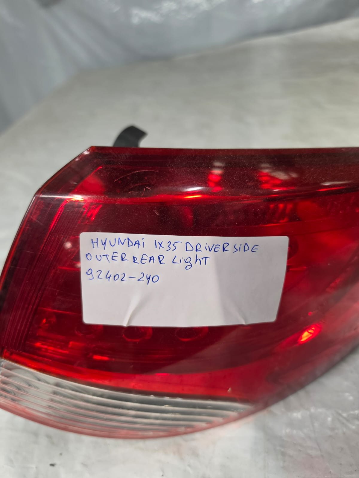 HYUNDAI IX35 DRIVER SIDE OUTER REAR LIGHT 92402240 - Image 3