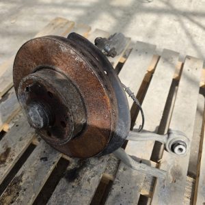 MERCEDES E220 CDI W212 AUTO FRONT RIGHT HUB AND ARM 2012-2016