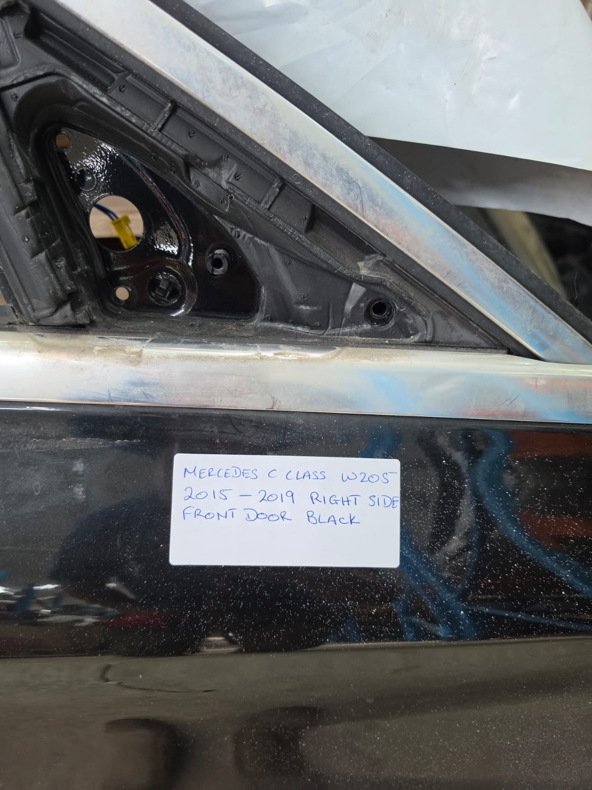 *MERCEDES C CLASS W205 2015-2019 RIGHT SIDE FRONT DOOR BLACK - Image 2