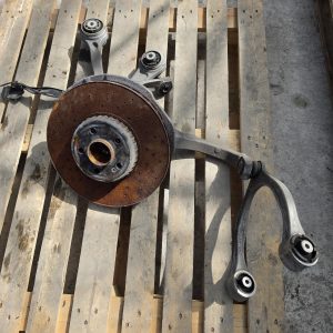 MERCEDES E CLASS E220 W213 2017-2022 LEFT SIDE FRONT HUB WITH ARM