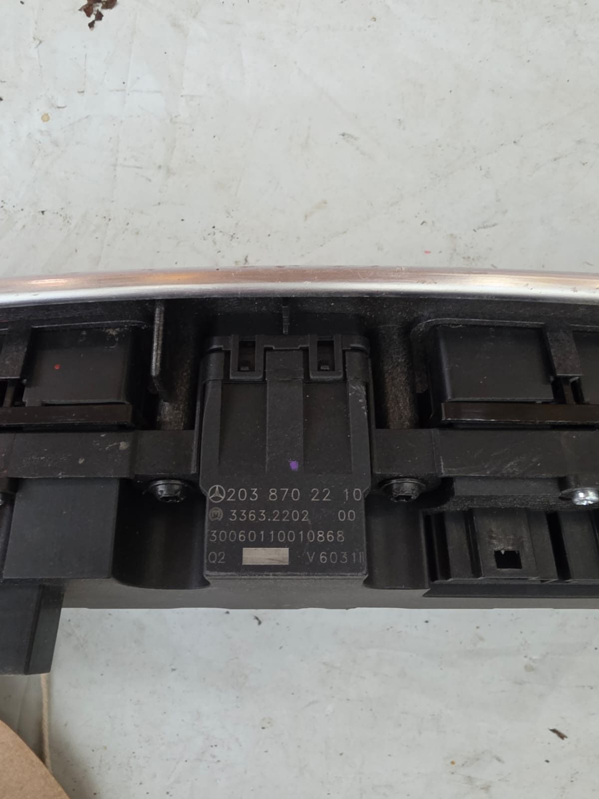 MERCEDES C CLASS W203 2000-2007 HAZARD WARNING SWITCH PANEL 2038702210 - Image 3