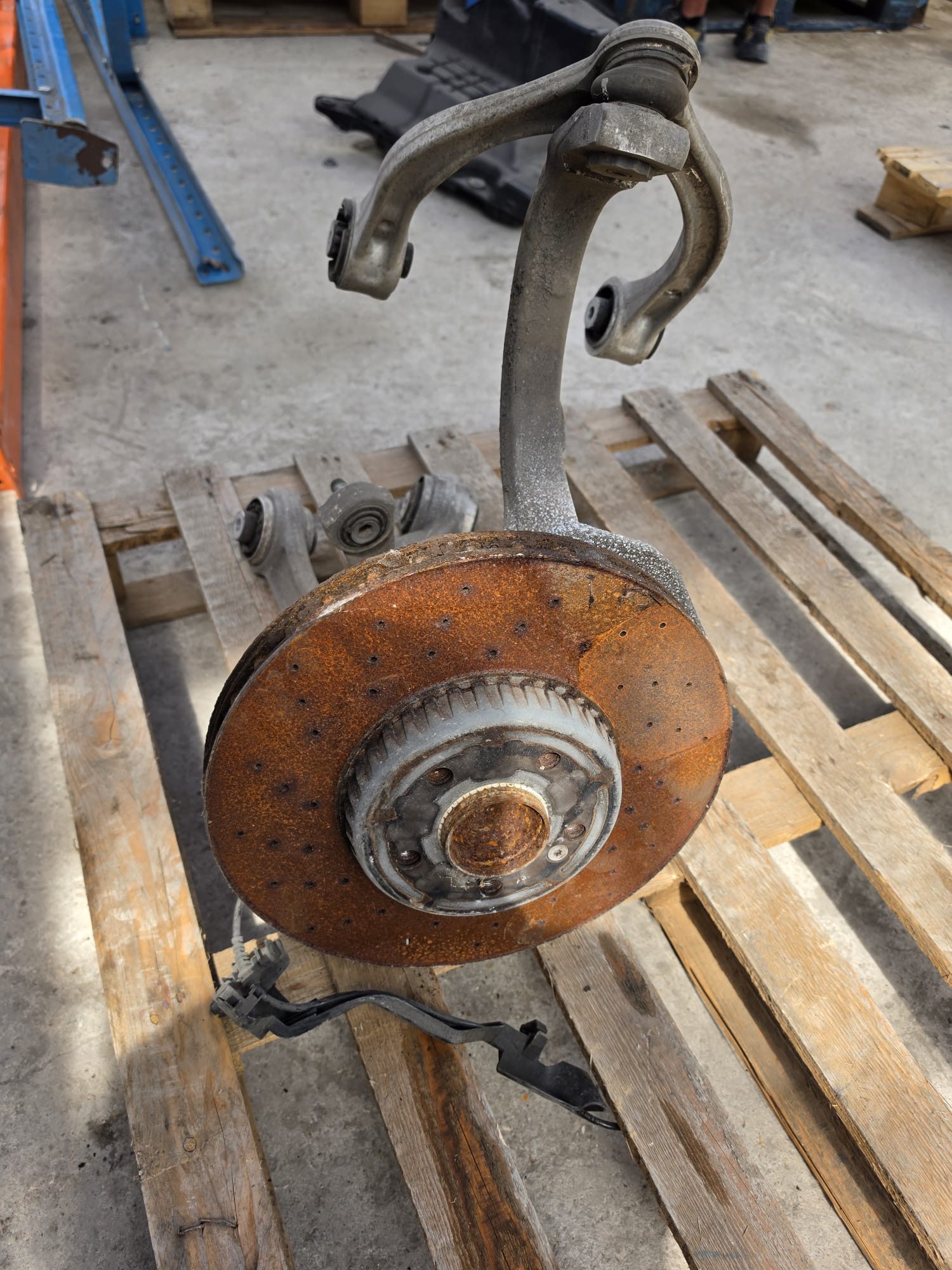 MERCEDES C CLASS W205 C350E DRIVER FRONT RIGHT WHEEL HUB AND ARM