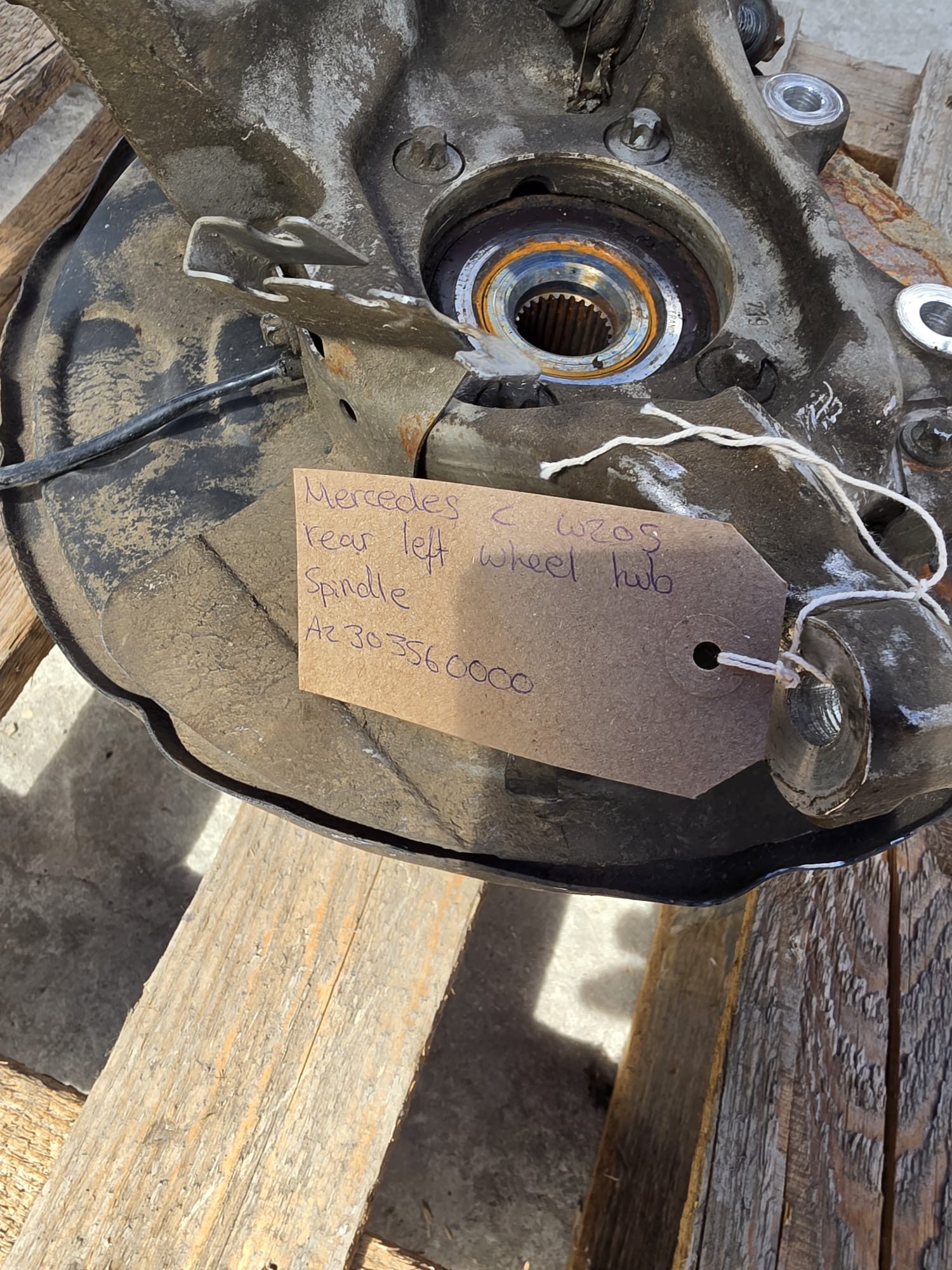 MERCEDES C CLASS W205 REAR LEFT WHEEL HUB SPINDLE A2303560000 - Image 4