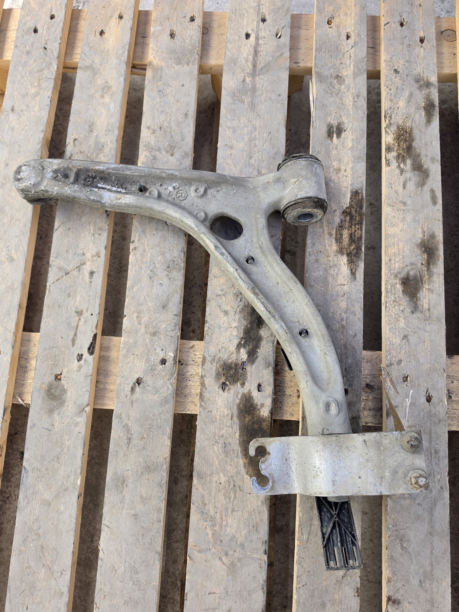 MERCEDES A CLASS W176 2016 FRONT RIGHT WISHBONE BUSH A2463330100
