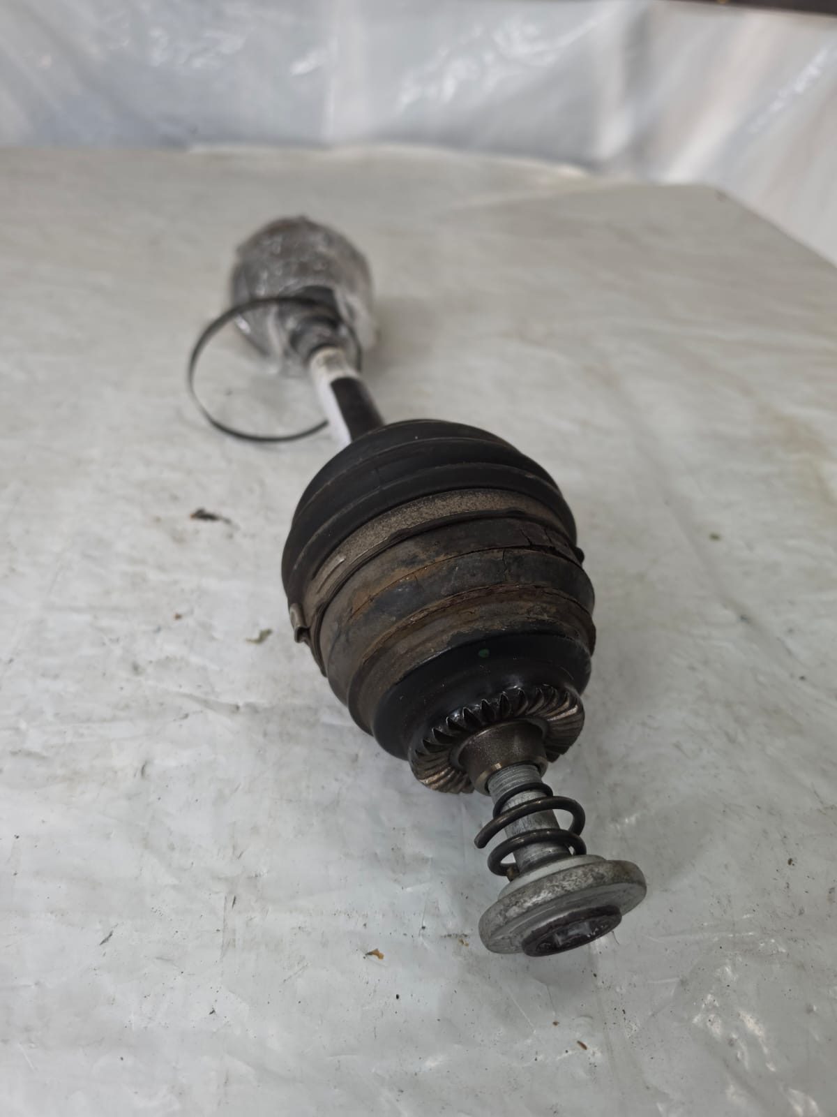 BMW X1 F45 2015 FRONT LEFT AXLE SHAFT 8643375 - Image 3