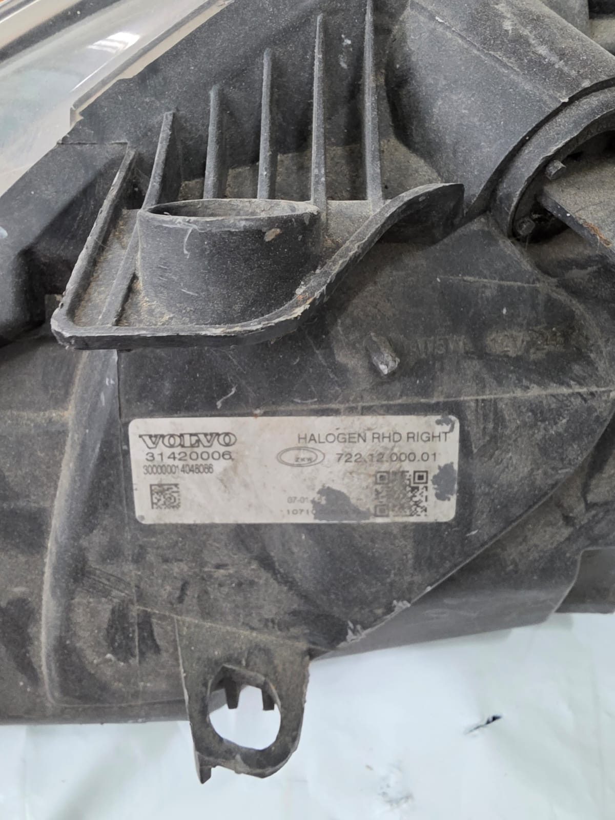 VOLVO V40 MK3 2012-2019 HALOGEN DRIVER SIDE HEADLIGHT 31420006 - Image 3