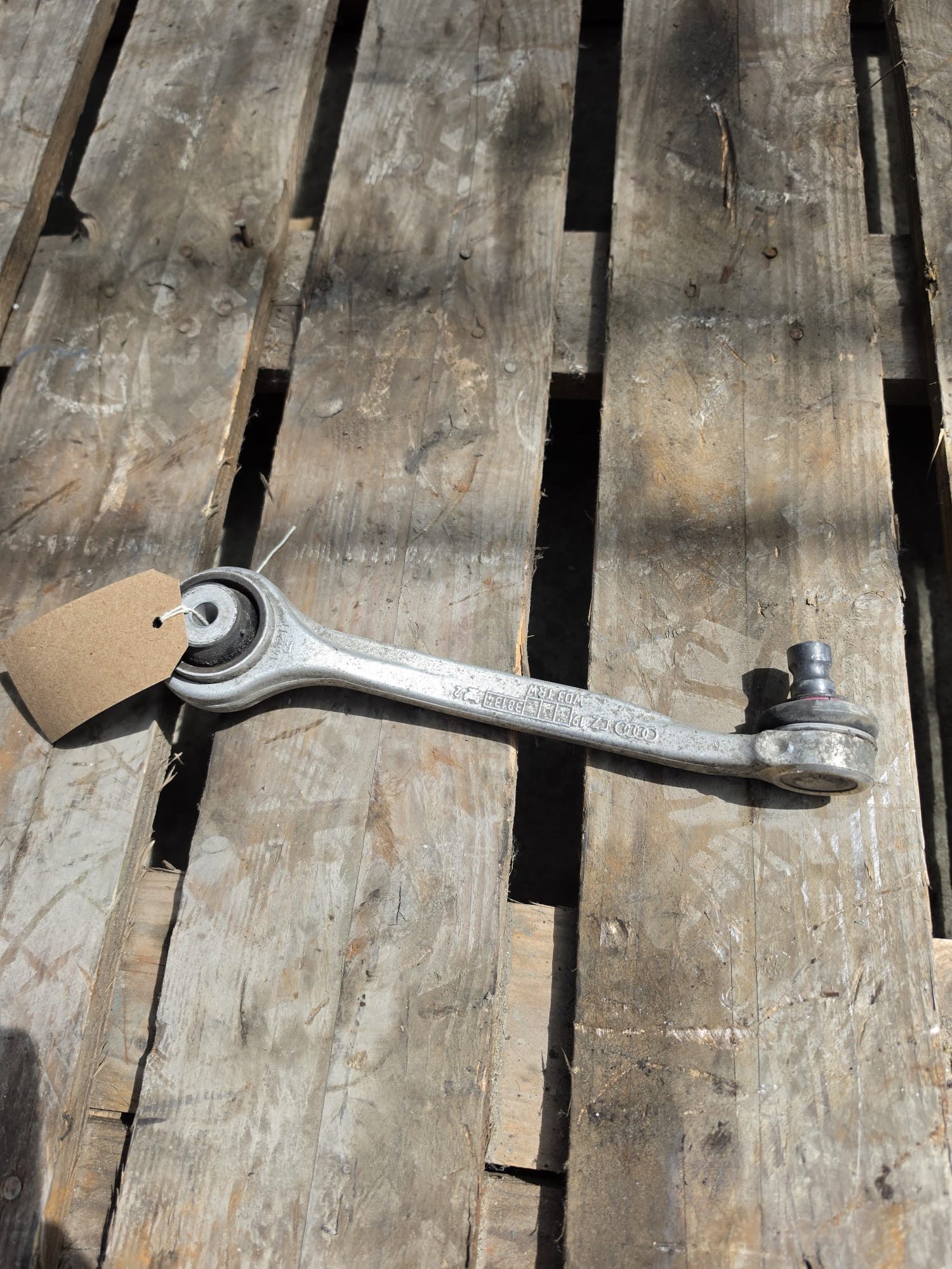 AUDI A4 FRONT RIGHT SUSPENSION CONTROL ARM 8W0407510D