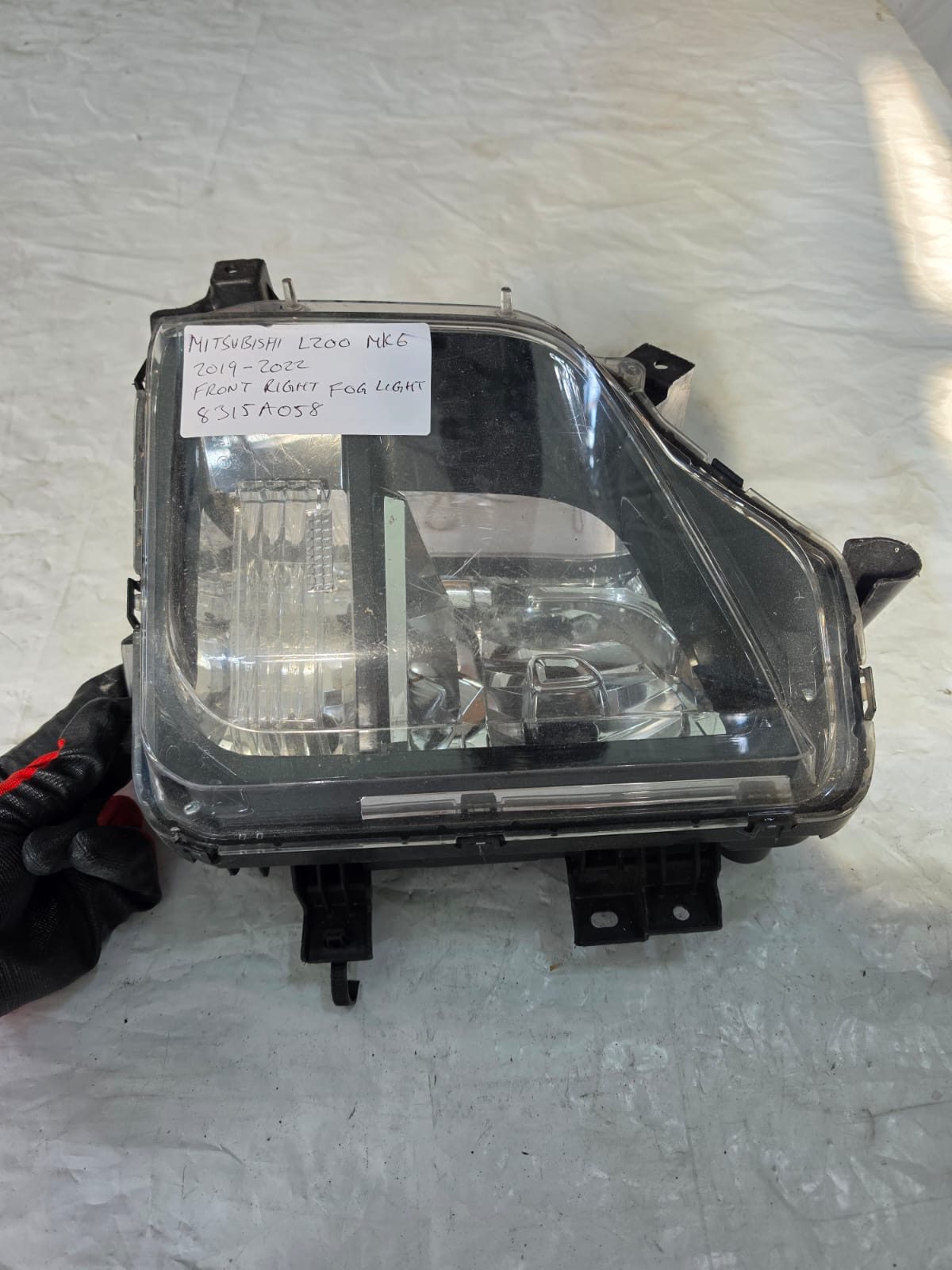 MITSUBISHI L200 MK6 2019-2022 FRONT RIGHT FOG LIGHT 8315A058