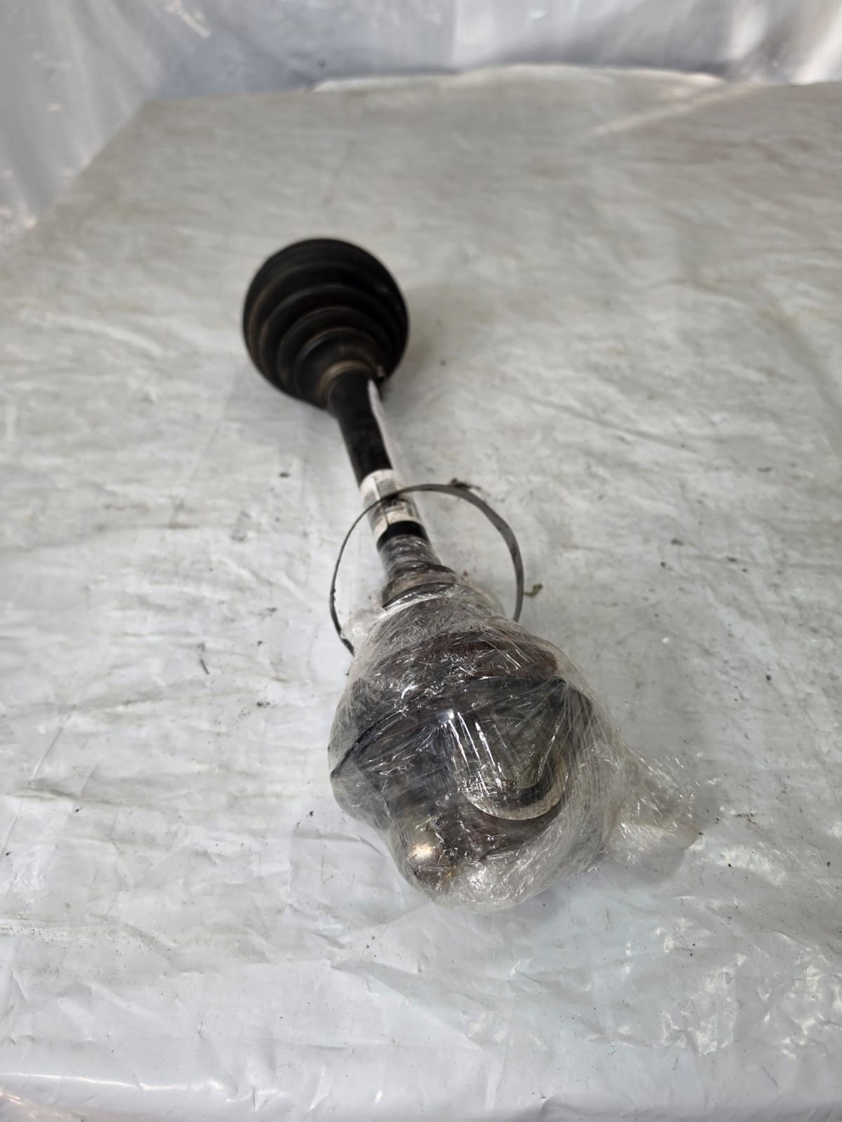 BMW X1 F45 2015 FRONT LEFT AXLE SHAFT 8643375 - Image 2