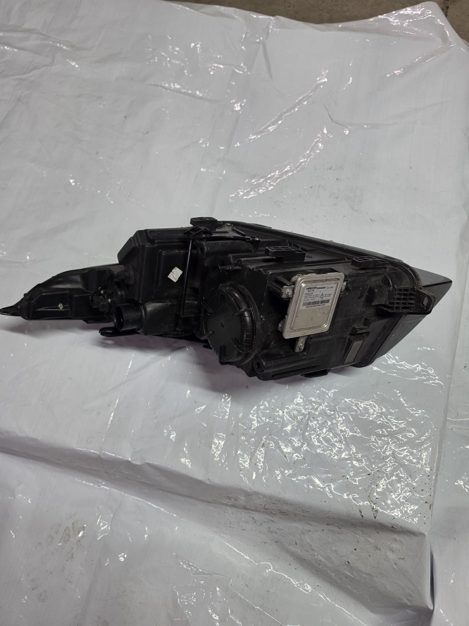 LANDROVER EVOQUE 2018 DRIVER SIDE HEAD LIGHT XENON GJ3213W029DA - Image 2