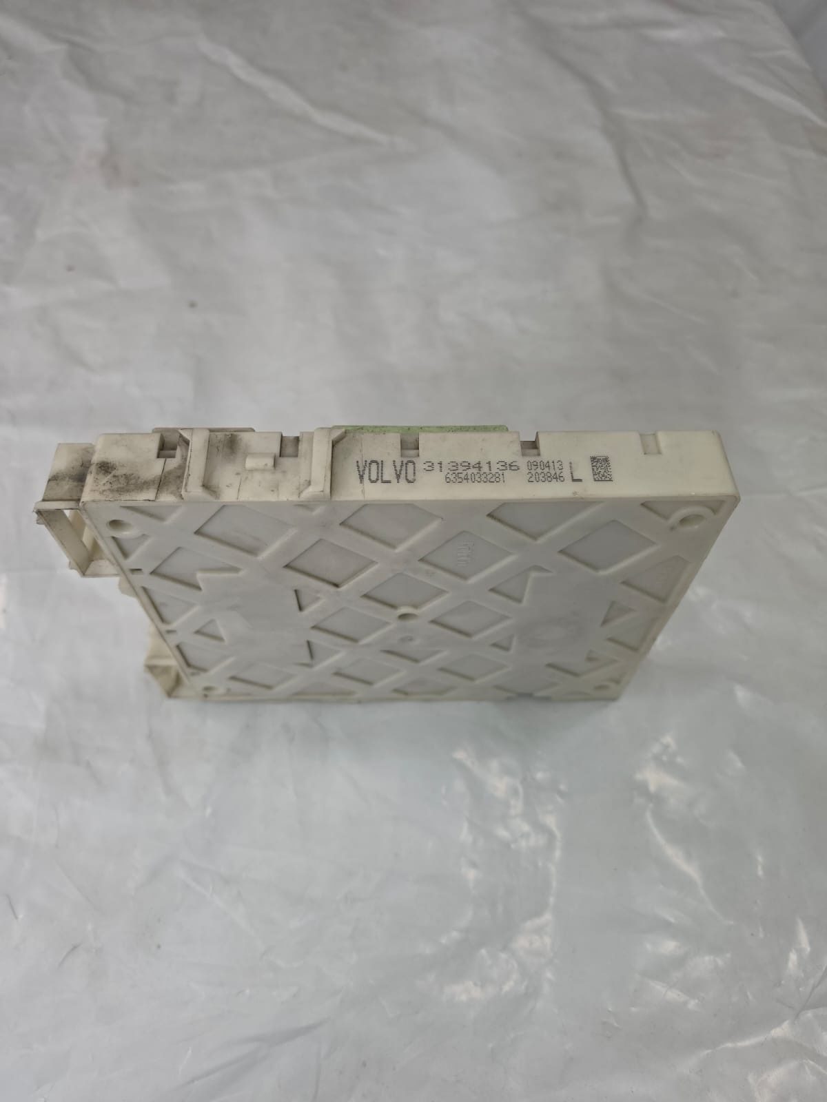 VOLVO V40 MK3 2012-2015 1.6 DIESEL FUSE BOX 31394136 - Image 2