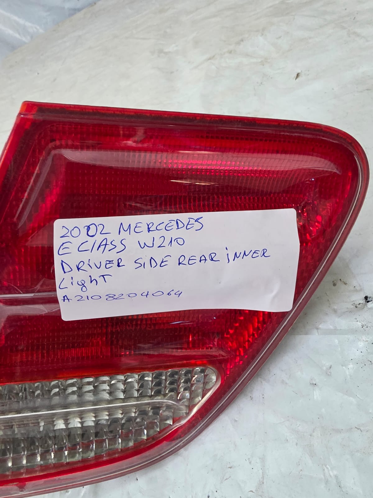 MERCEDES E CLASS W210 2002 DRIVER SIDE REAR INNER LIGHT A2108204064 - Image 2