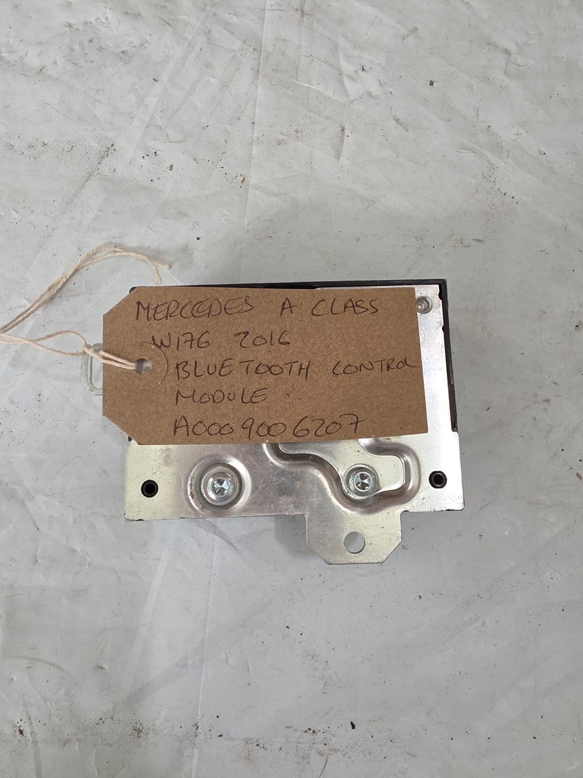 MERCEDES A CLASS W176 2016 FUEL PUMP CONTROL MODULE A0009006207 - Image 2