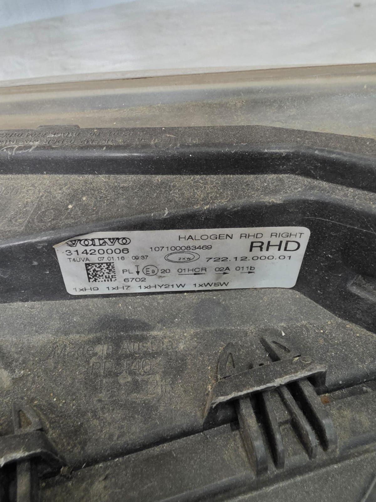 VOLVO V40 MK3 2012-2019 HALOGEN DRIVER SIDE HEADLIGHT 31420006 - Image 4