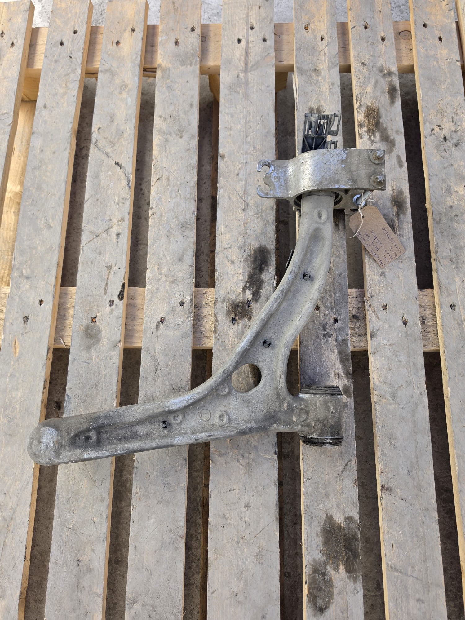 MERCEDES A CLASS W176 2016 FRONT LEFT WISHBONE BUSH A2463330100