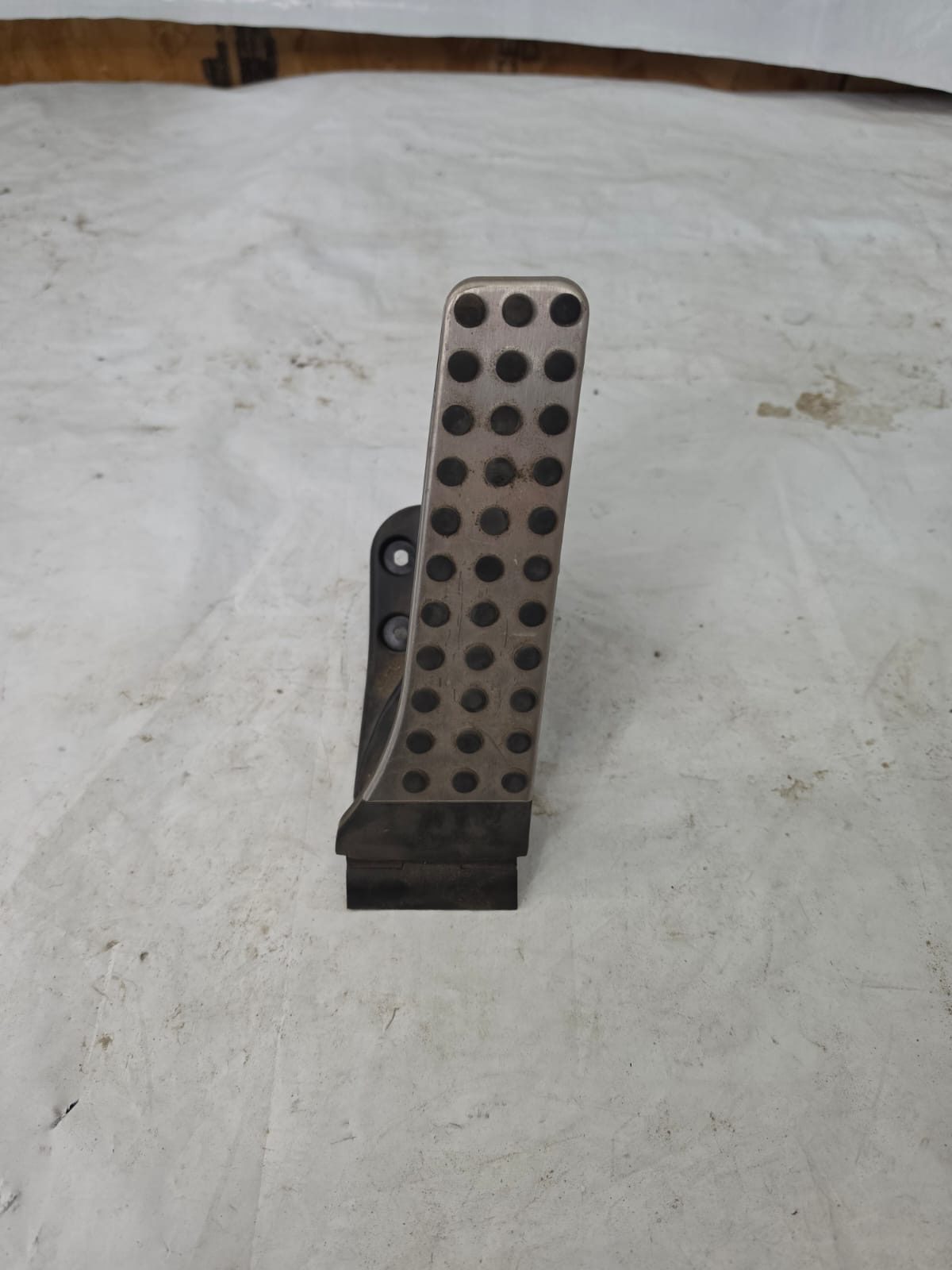 MERCEDES C CLASS W205 2014-2021 ACCELERATOR PEDAL A2053000104 - Image 2