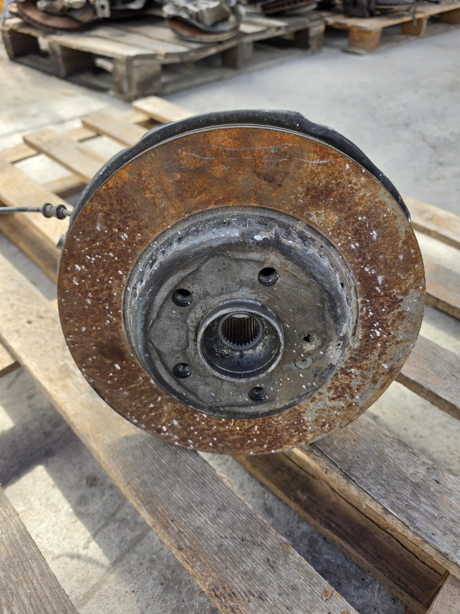 MERCEDES C CLASS W205 REAR LEFT WHEEL HUB SPINDLE A2303560000