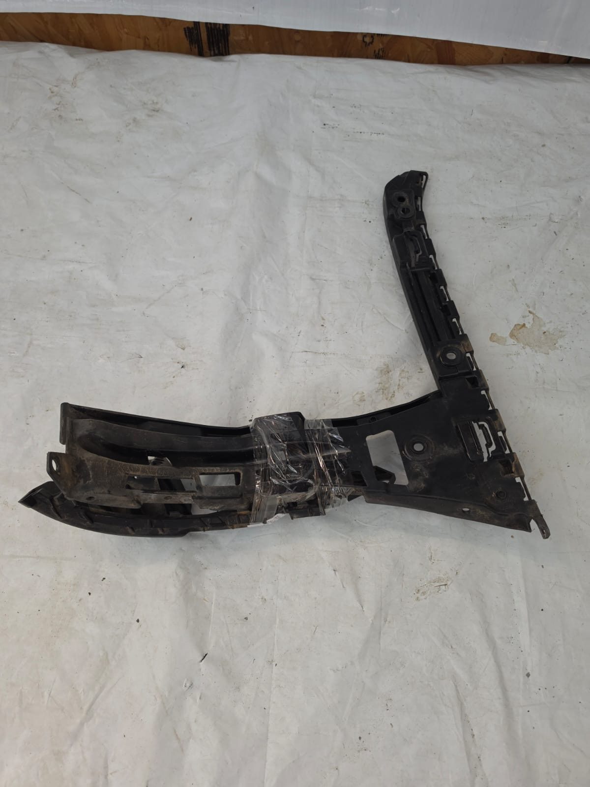 MERCEDES C CLASS W205 2014-2019 LEFT PASSENGER SIDE REAR BUMPER BRACKET A2058800130 - Image 2