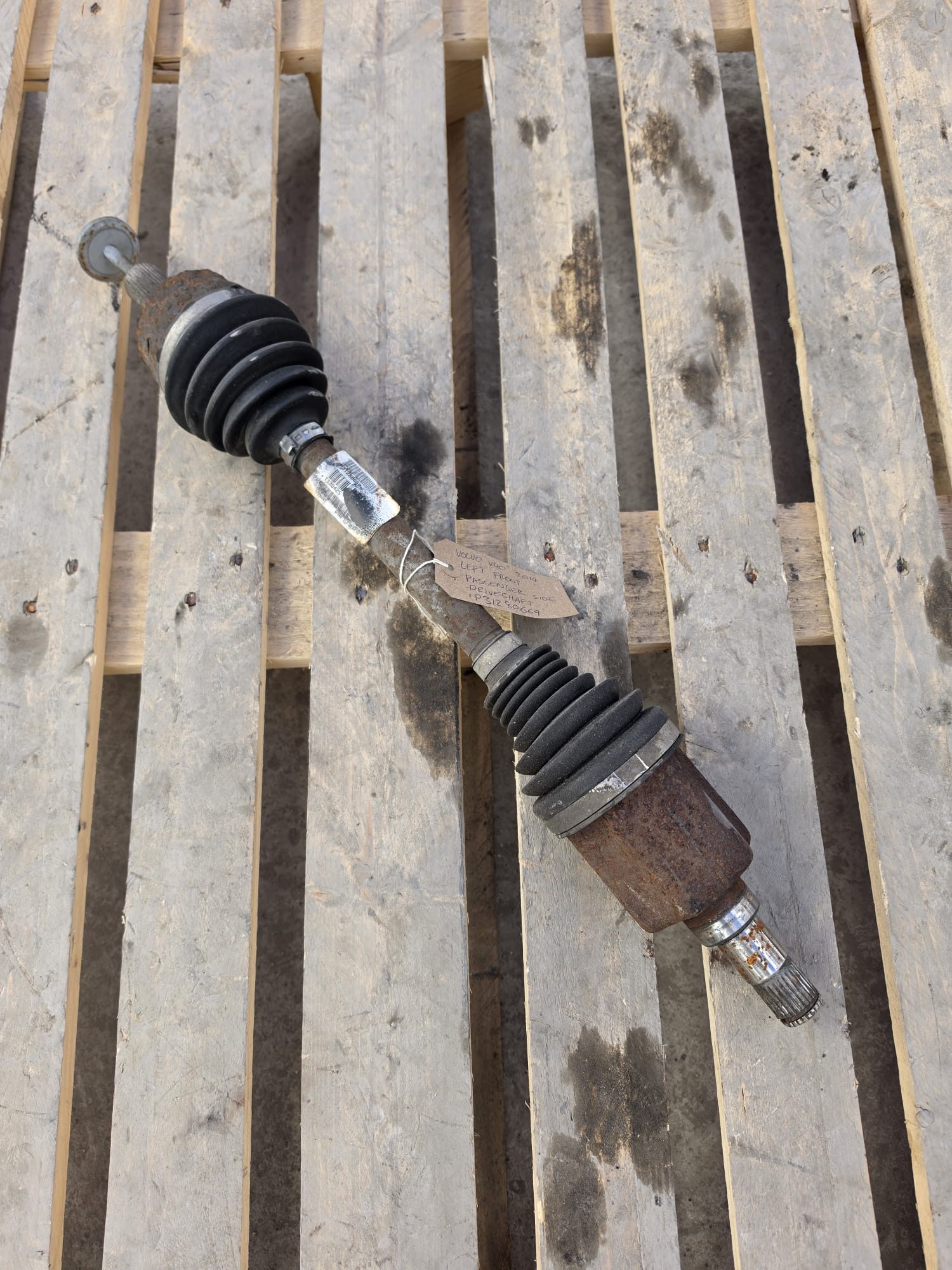 VOLVO V40 2014 FRONT LEFT PASSENGER SIDE DRIVESHAFT P31280669