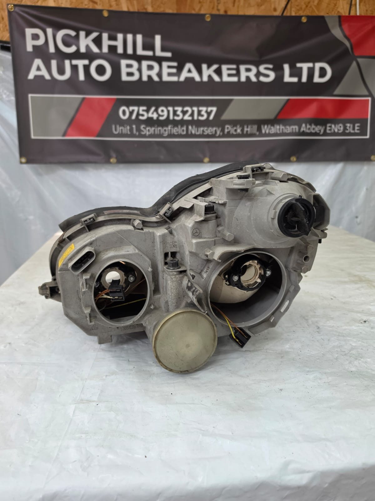 MERCEDES W203 C CLASS 2004- 2007 RIGHT SIDE DRIVER HEADLIGHT A2038203461 - Image 3