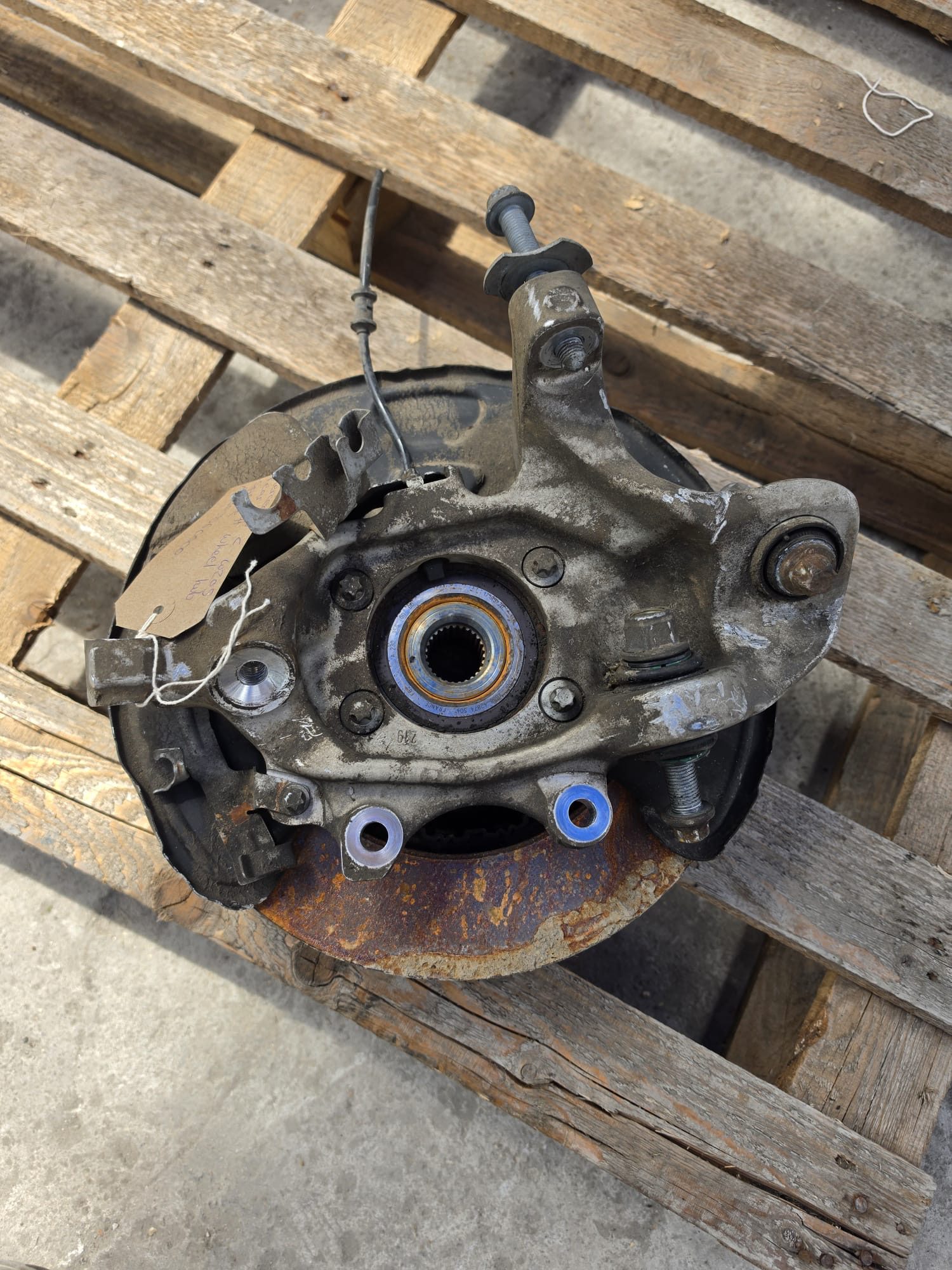 MERCEDES C CLASS W205 REAR LEFT WHEEL HUB SPINDLE A2303560000 - Image 3