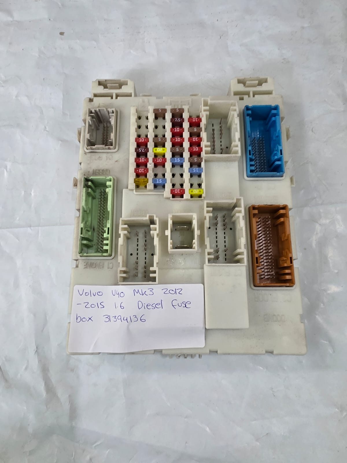 VOLVO V40 MK3 2012-2015 1.6 DIESEL FUSE BOX 31394136