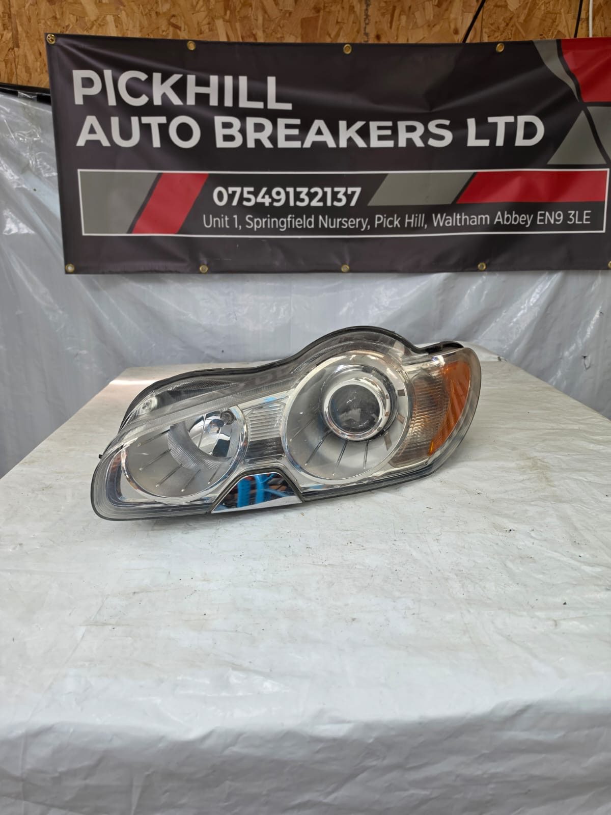 JAGUAR X250 2008-2012 PASSENGER SIDE LEFT HEADLIGHT 2392732