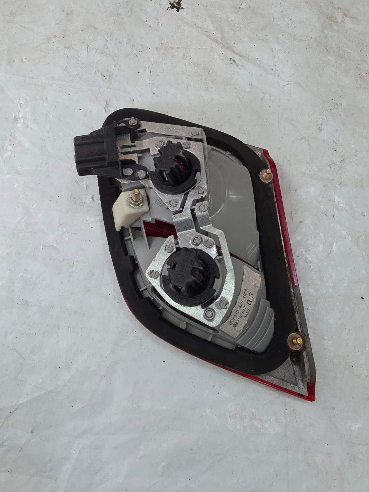 MERCEDES E CLASS W210 2002 DRIVER SIDE REAR INNER LIGHT A2108204064 - Image 3