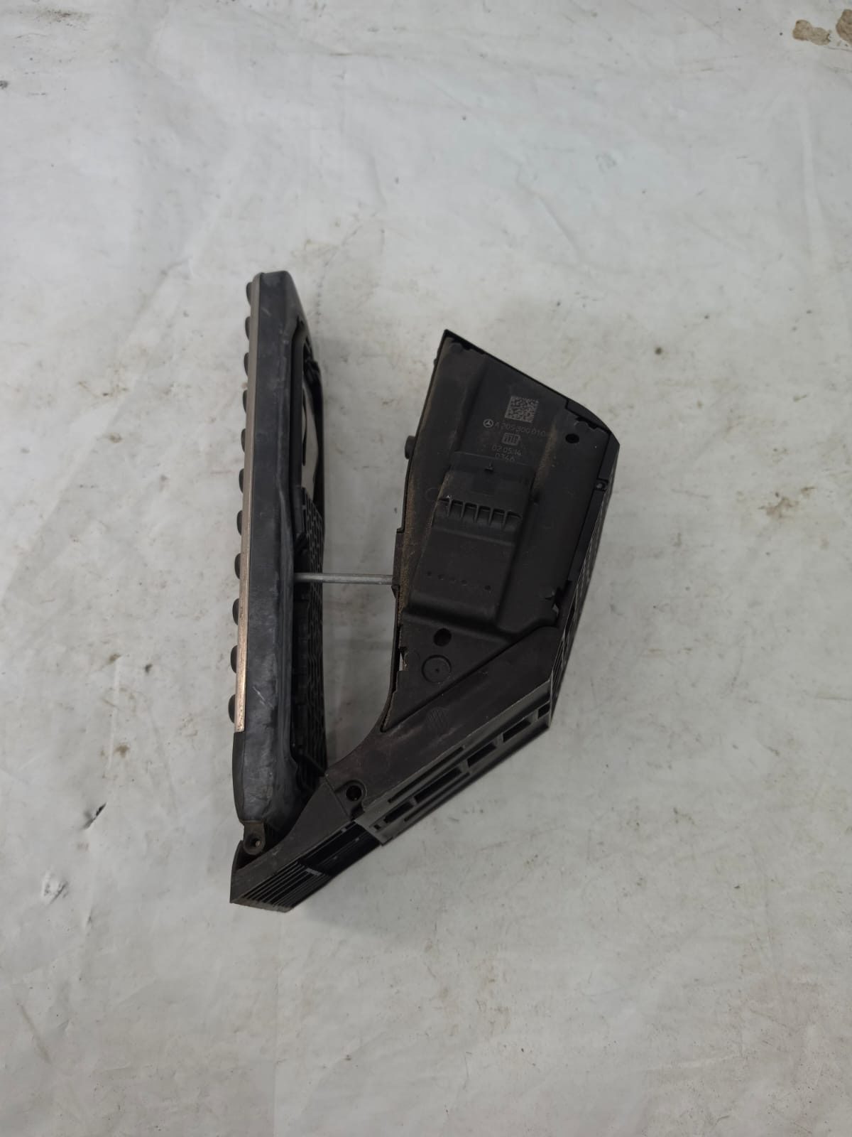 MERCEDES C CLASS W205 2014-2021 ACCELERATOR PEDAL A2053000104 - Image 3