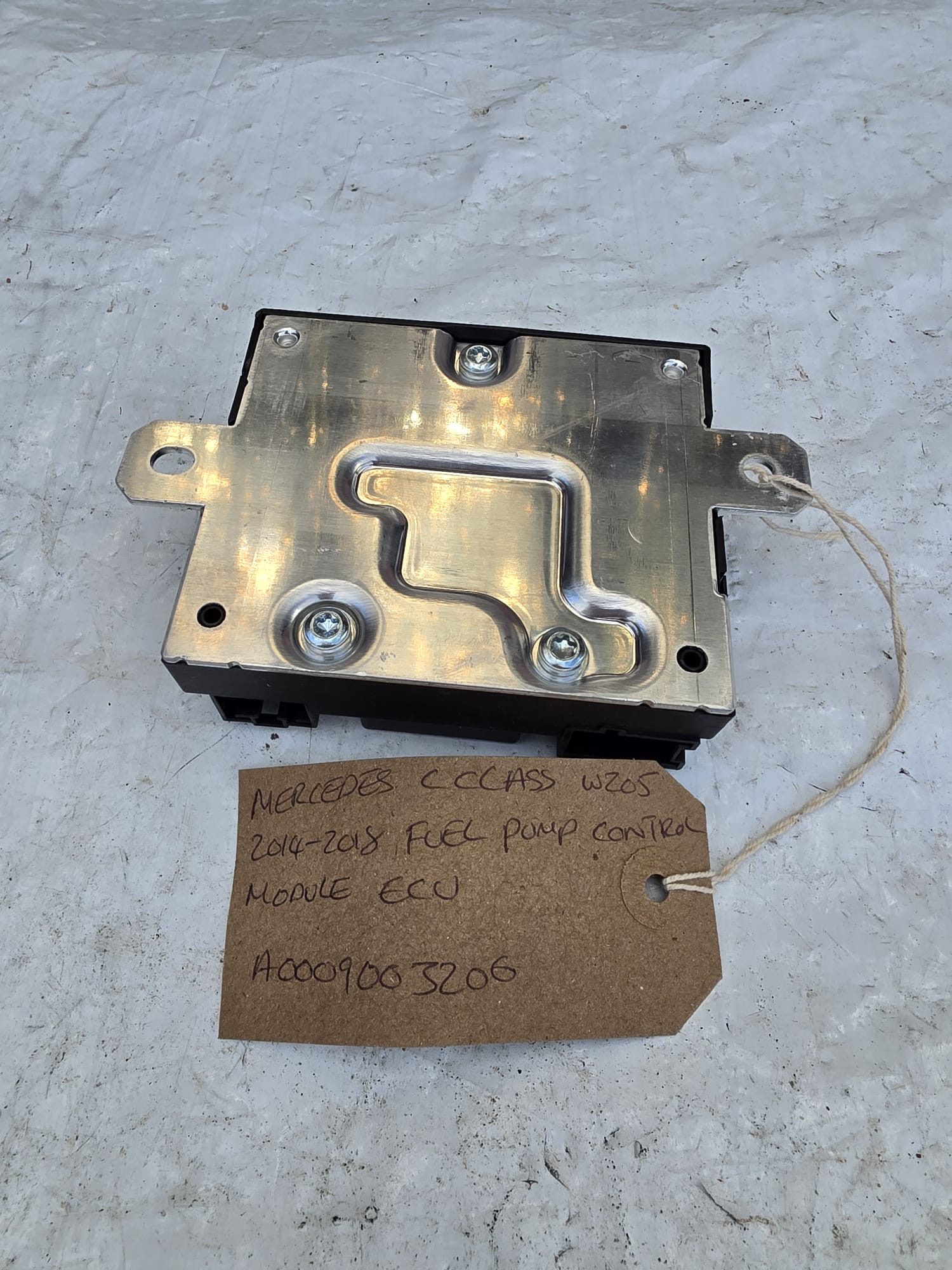 MERCEDES C CLASS W205 2014-2018 FUEL PUMP CONTROL MODULE ECU A0009003206 - Image 2