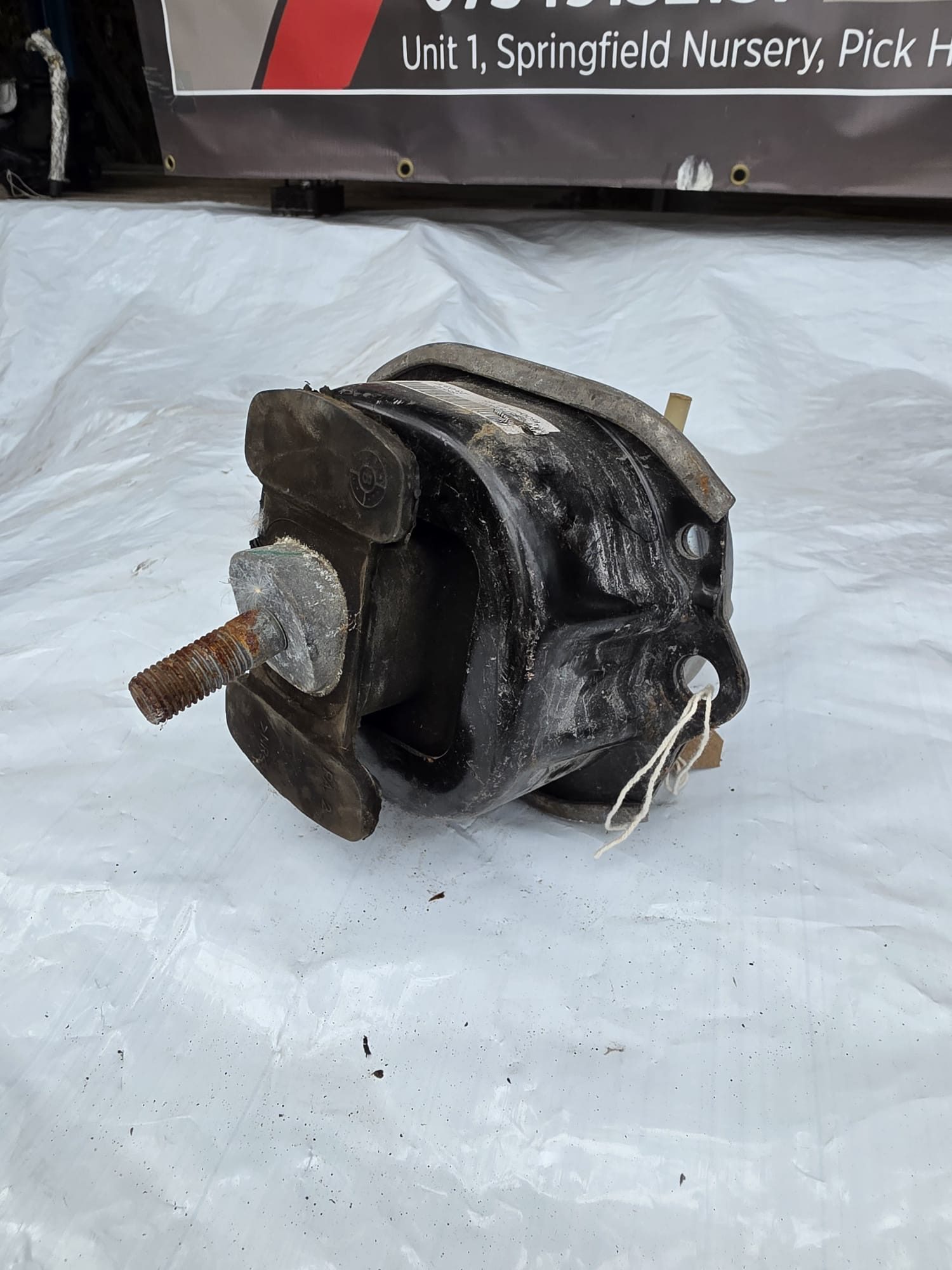 BMW X5 F15 LEFT PASSENGER SIDE ENGINE MOUNT P685751903 - Image 2