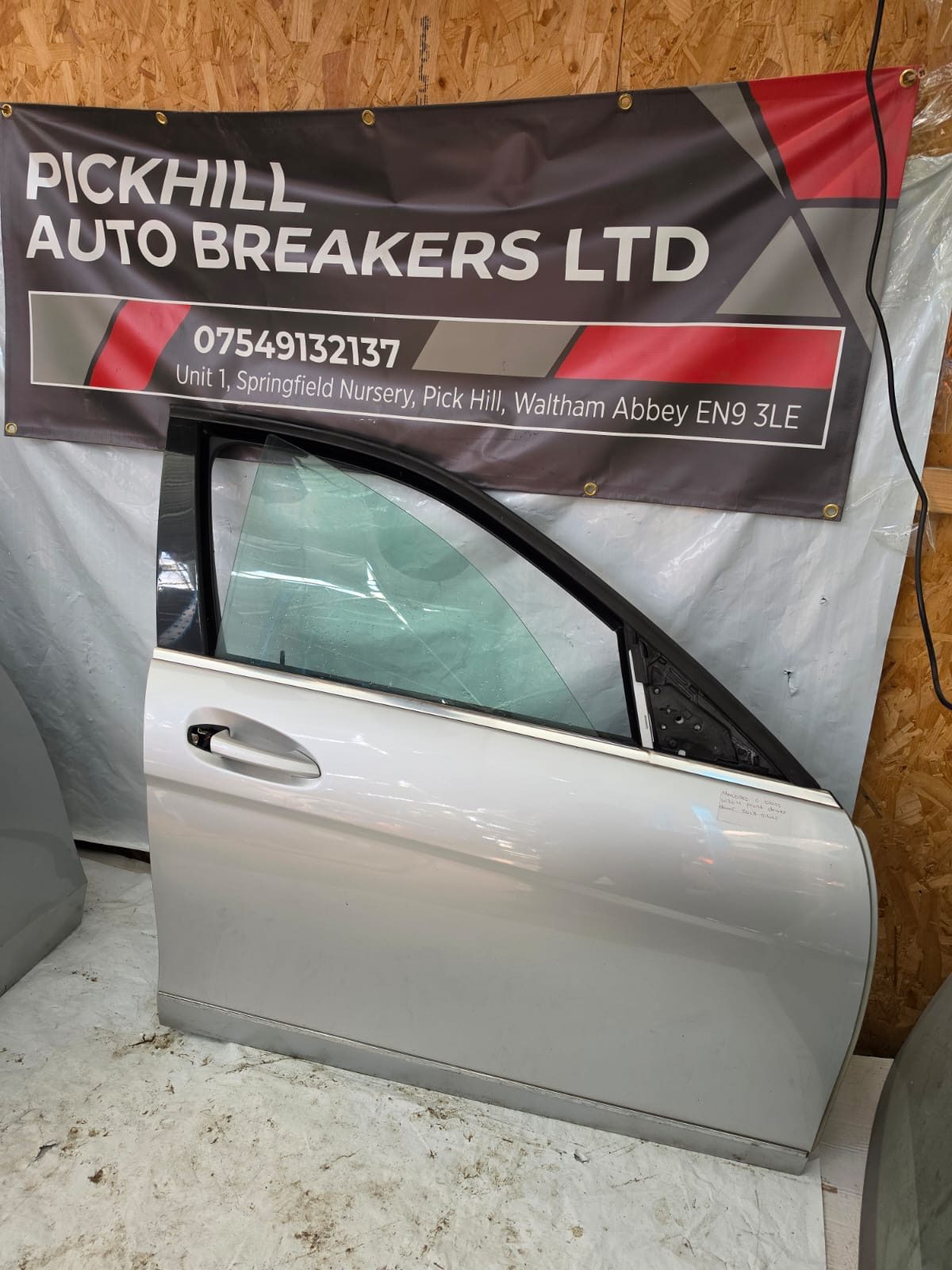 *MERCEDES C CLASS W204 FRONT DRIVER DOOR 2013 SILVER
