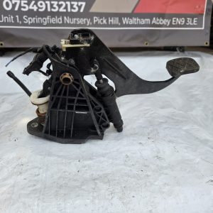 MERCEDES CLA W117 CLUTCH PEDAL ASSEMBLY A2462900619