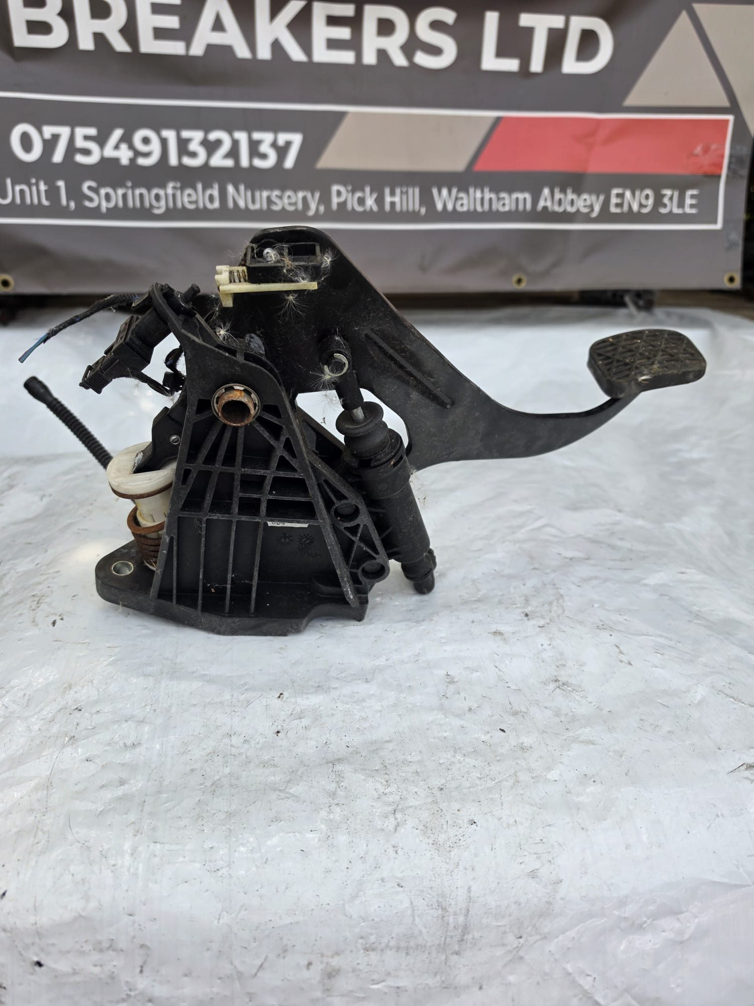 MERCEDES CLA W117 CLUTCH PEDAL ASSEMBLY A2462900619