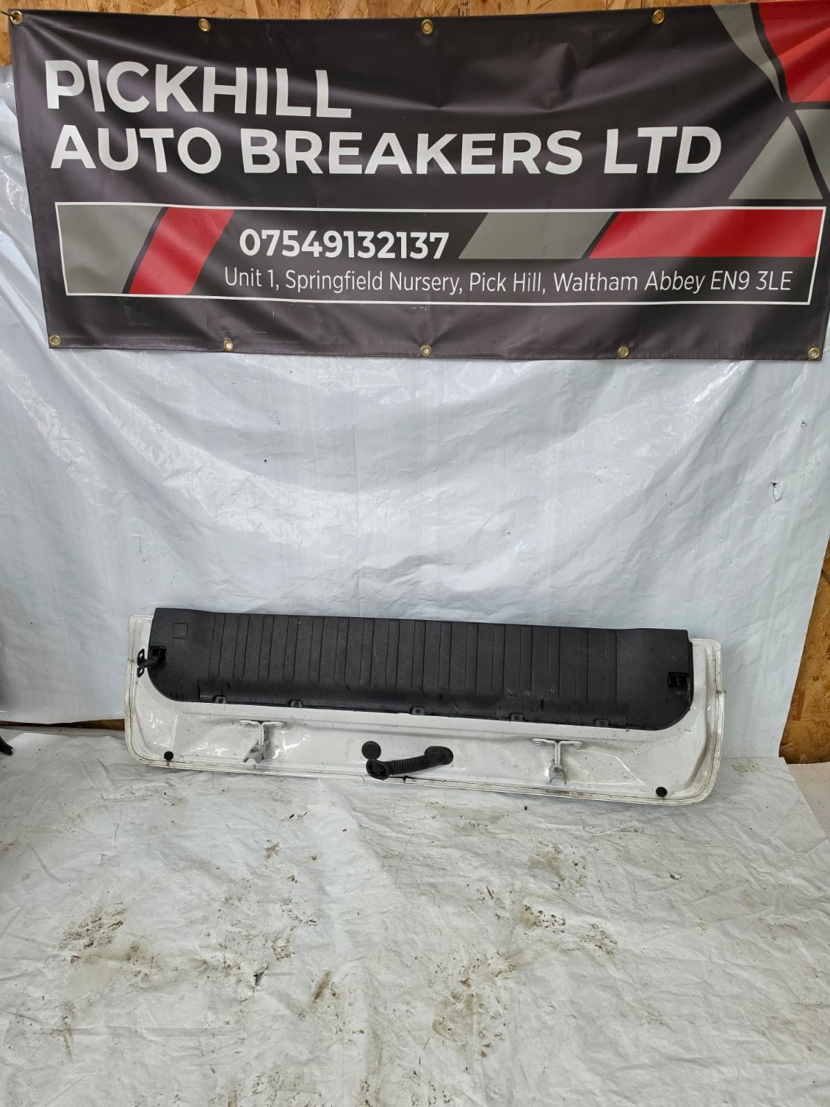 *BMW X5 F15 REAR LOWER TAILGATE BOOT LID COMPLETE - Image 2