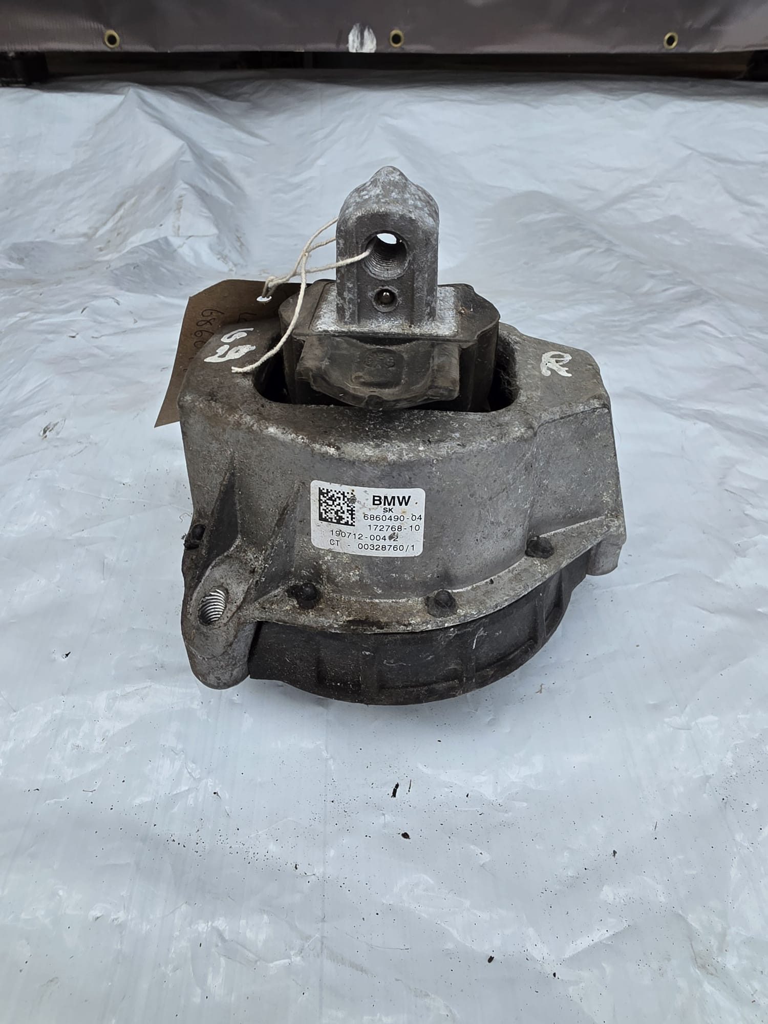 BMW Z4 20i G20 G29 2019 RIGHT SIDE LOWER ENGINE MOUNT 6860490 - Image 2
