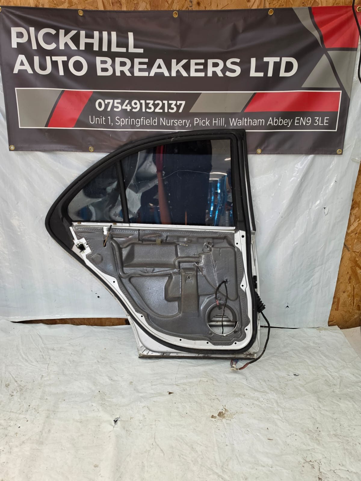 MERCEDES C CLASS DOOR LEFT REAR W204 2011 - Image 2