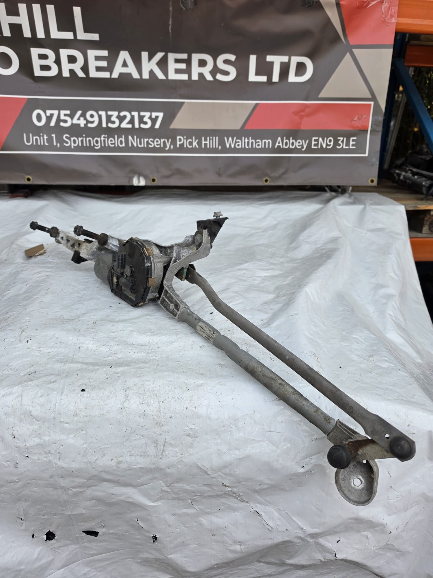 MERCEDES E CLASS W212 FRONT WINDSCREEN WIPER MOTOR AND LINKAGE A2128201340 - Image 2